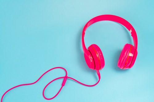 listening to music headphones 1